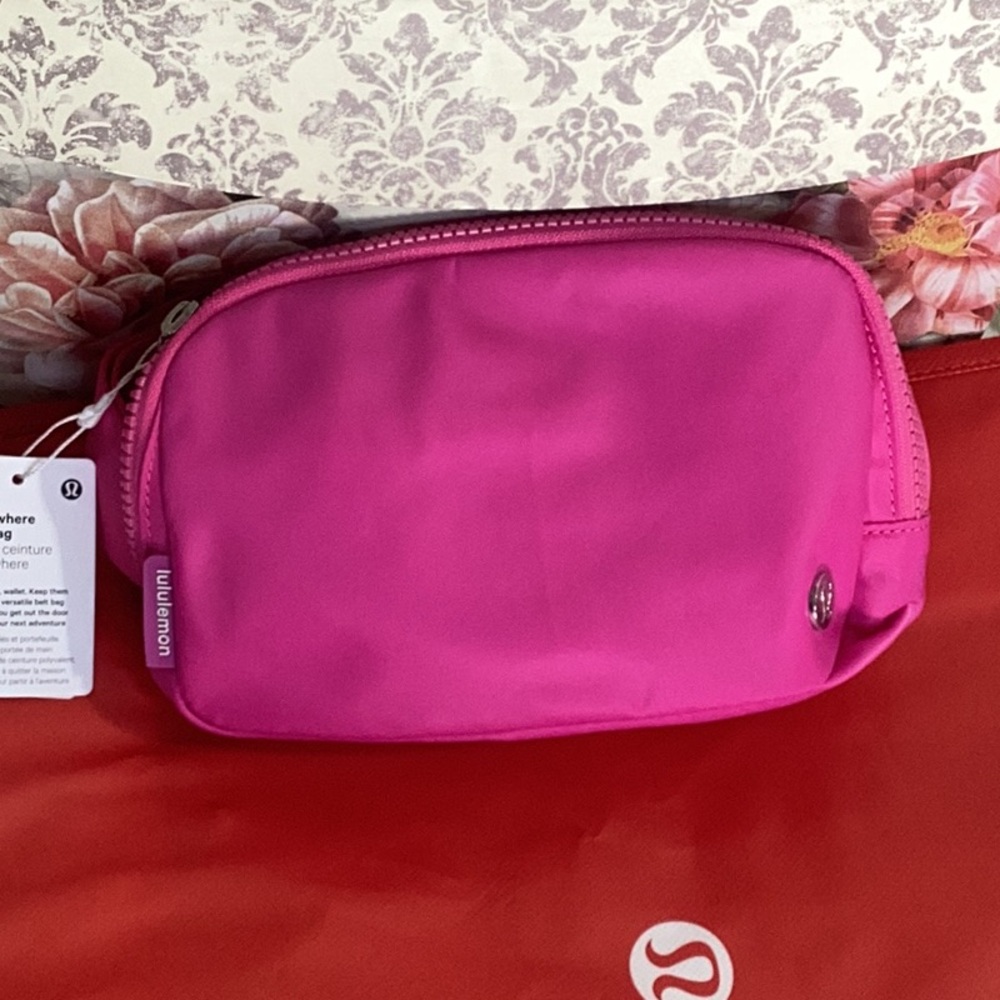 Lululemon everywhere belt bag - Picture 3 of 8